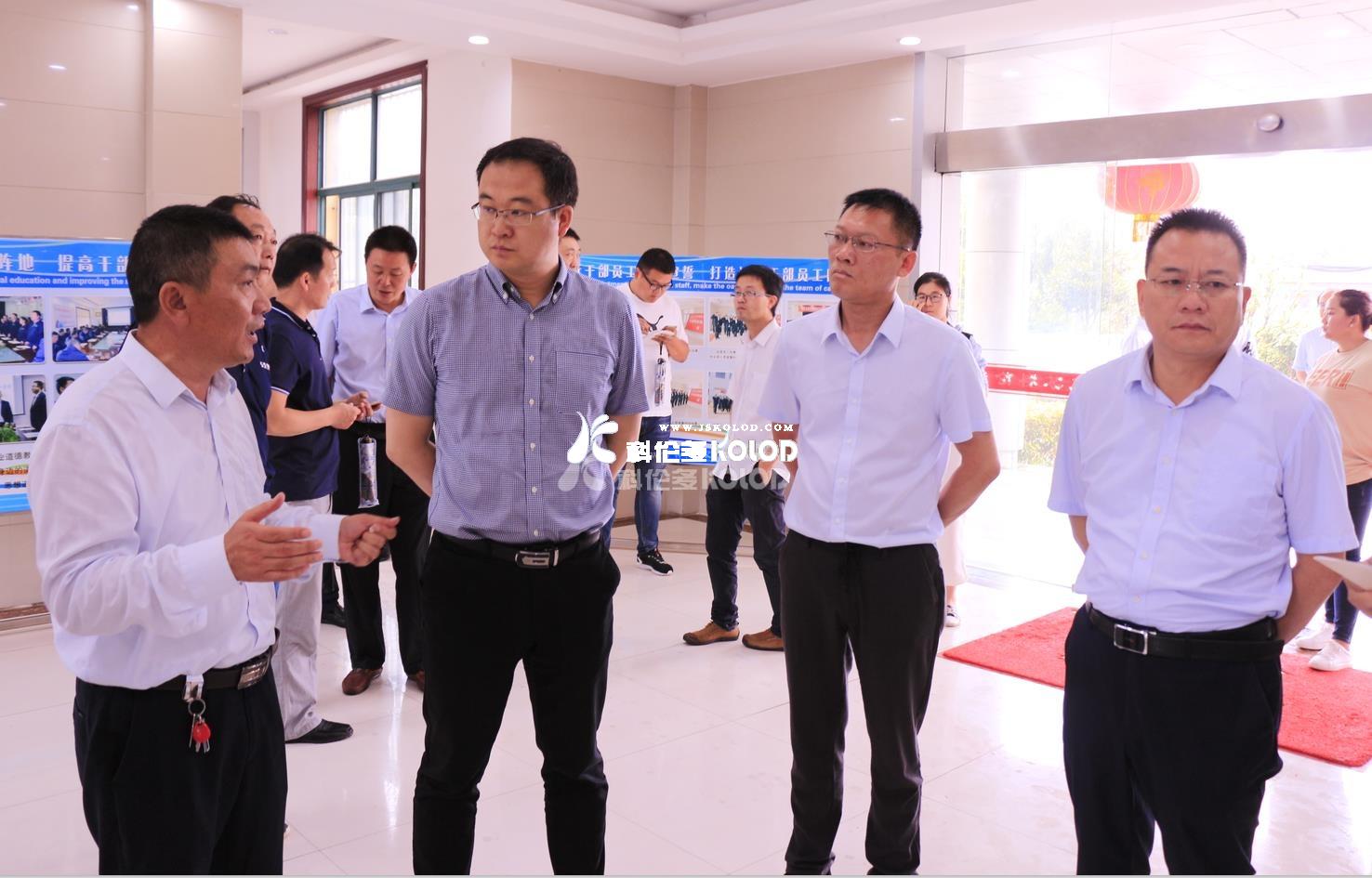 江蘇省僑商總會秘書長馬云鵬，連云港市僑聯主席商曉東、灌云縣委常委、組織部部長何崢嶸等領導陪同貴州省水城縣委副書記王鳴明等領導蒞臨科倫多調研參觀